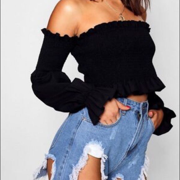 Boohoo Shirred Ruffle Hem Bardot Top NWT - Picture 2 of 5